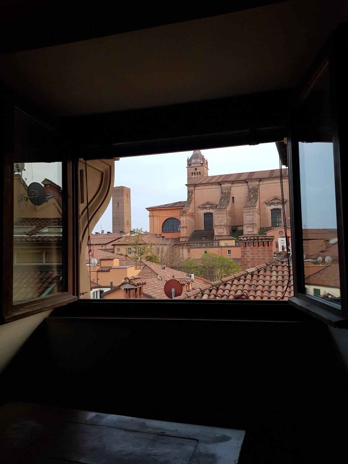 Monolocale Sui Tetti Di Bologna - Via Indipendenza Appartement Buitenkant foto