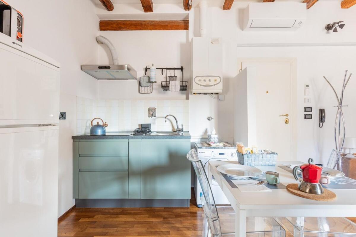 Monolocale Sui Tetti Di Bologna - Via Indipendenza Appartement Buitenkant foto