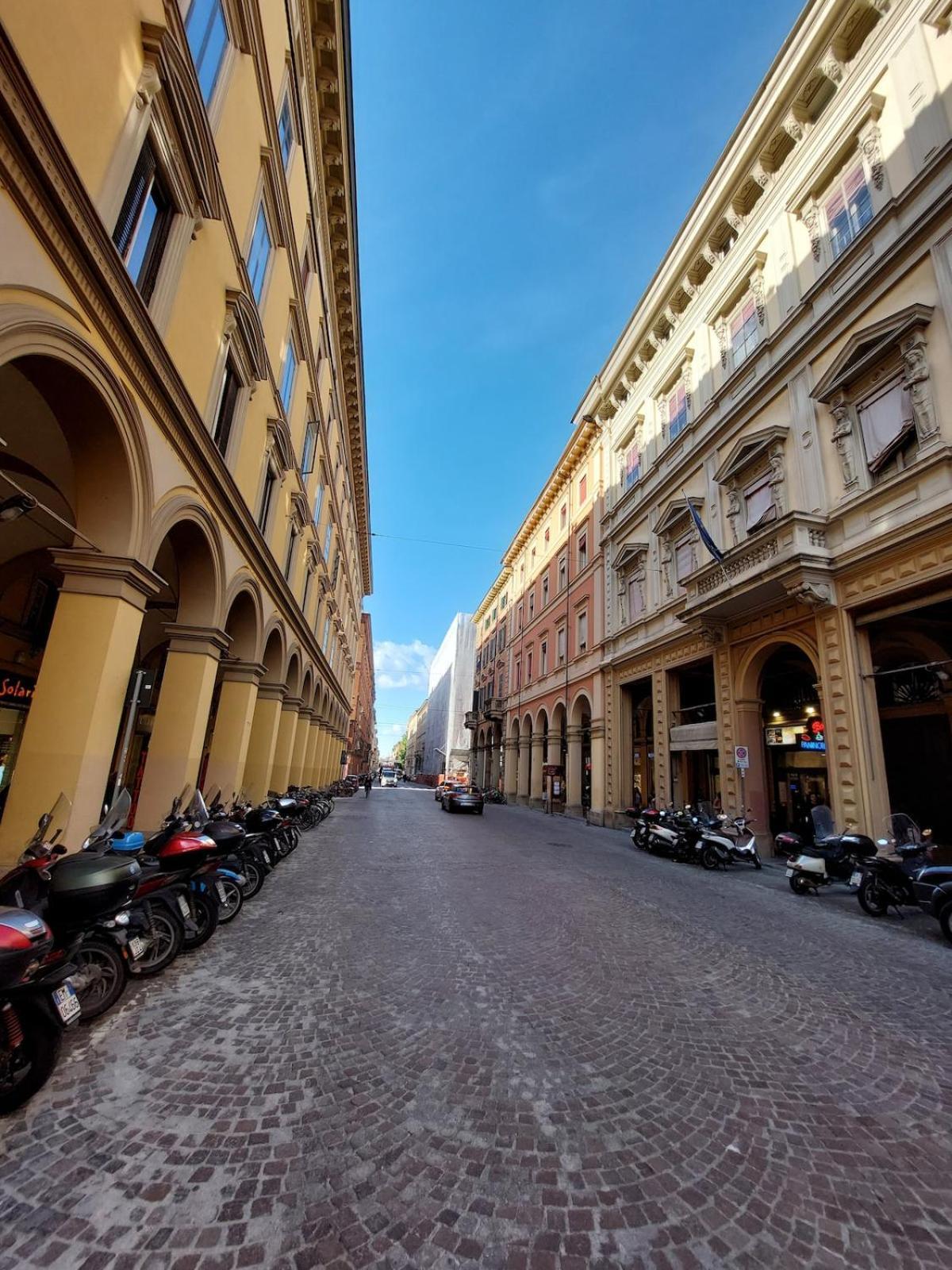 Monolocale Sui Tetti Di Bologna - Via Indipendenza Appartement Buitenkant foto