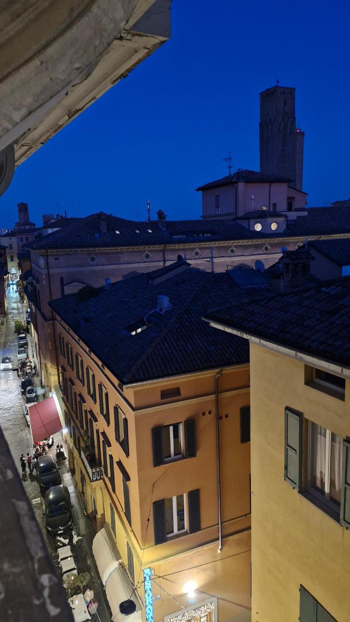 Monolocale Sui Tetti Di Bologna - Via Indipendenza Appartement Buitenkant foto