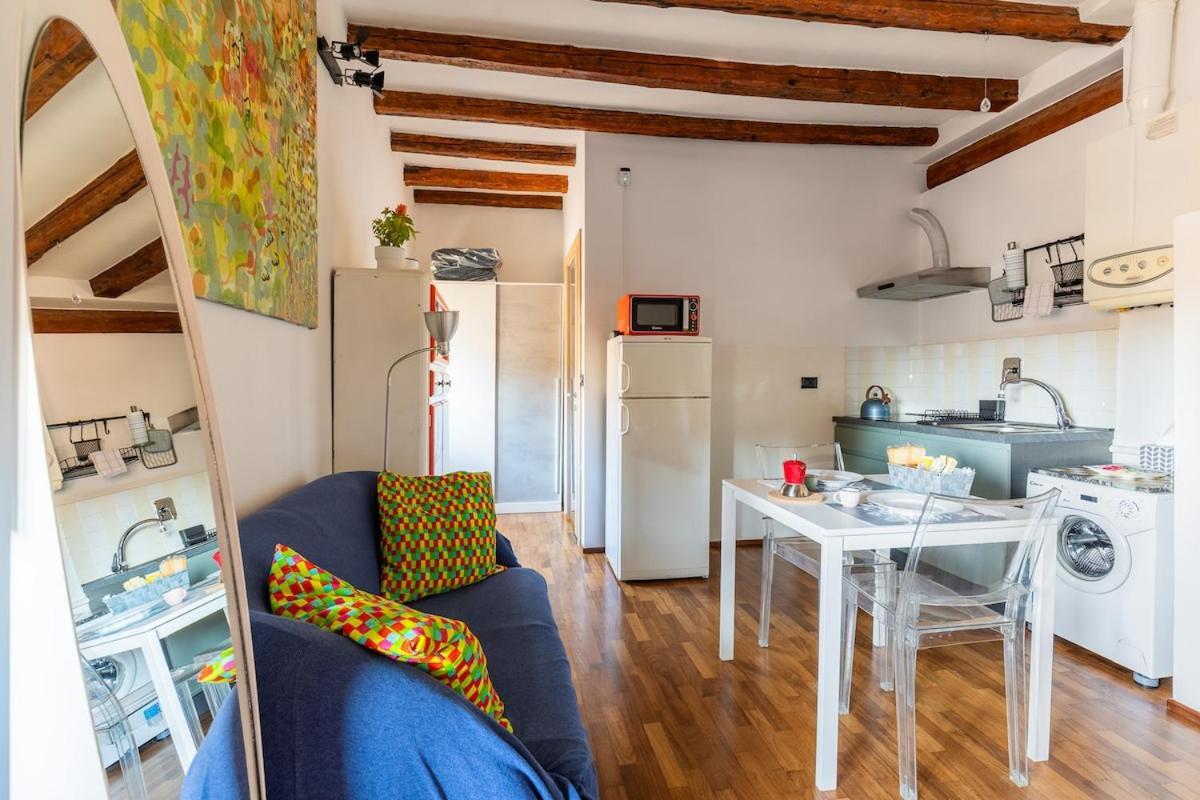 Monolocale Sui Tetti Di Bologna - Via Indipendenza Appartement Buitenkant foto