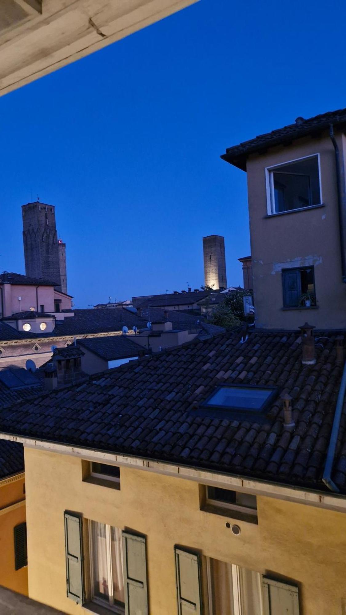 Monolocale Sui Tetti Di Bologna - Via Indipendenza Appartement Buitenkant foto
