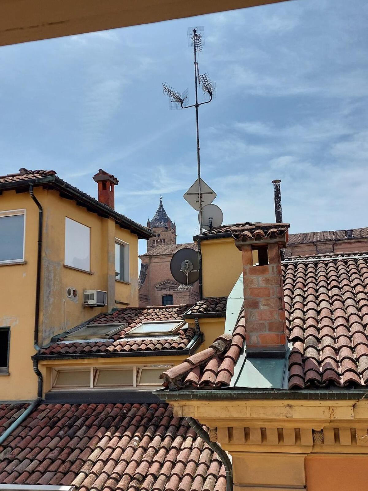 Monolocale Sui Tetti Di Bologna - Via Indipendenza Appartement Buitenkant foto