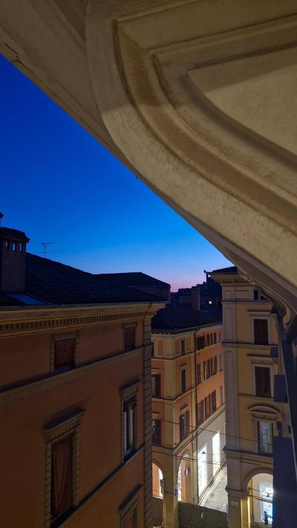 Monolocale Sui Tetti Di Bologna - Via Indipendenza Appartement Buitenkant foto